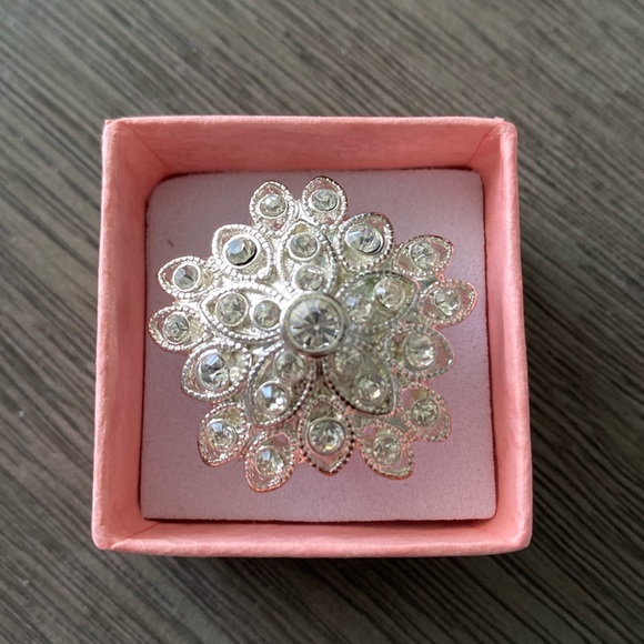 Jewelry - Silver Flower Starburst Rhinestone Ring Size 9 New